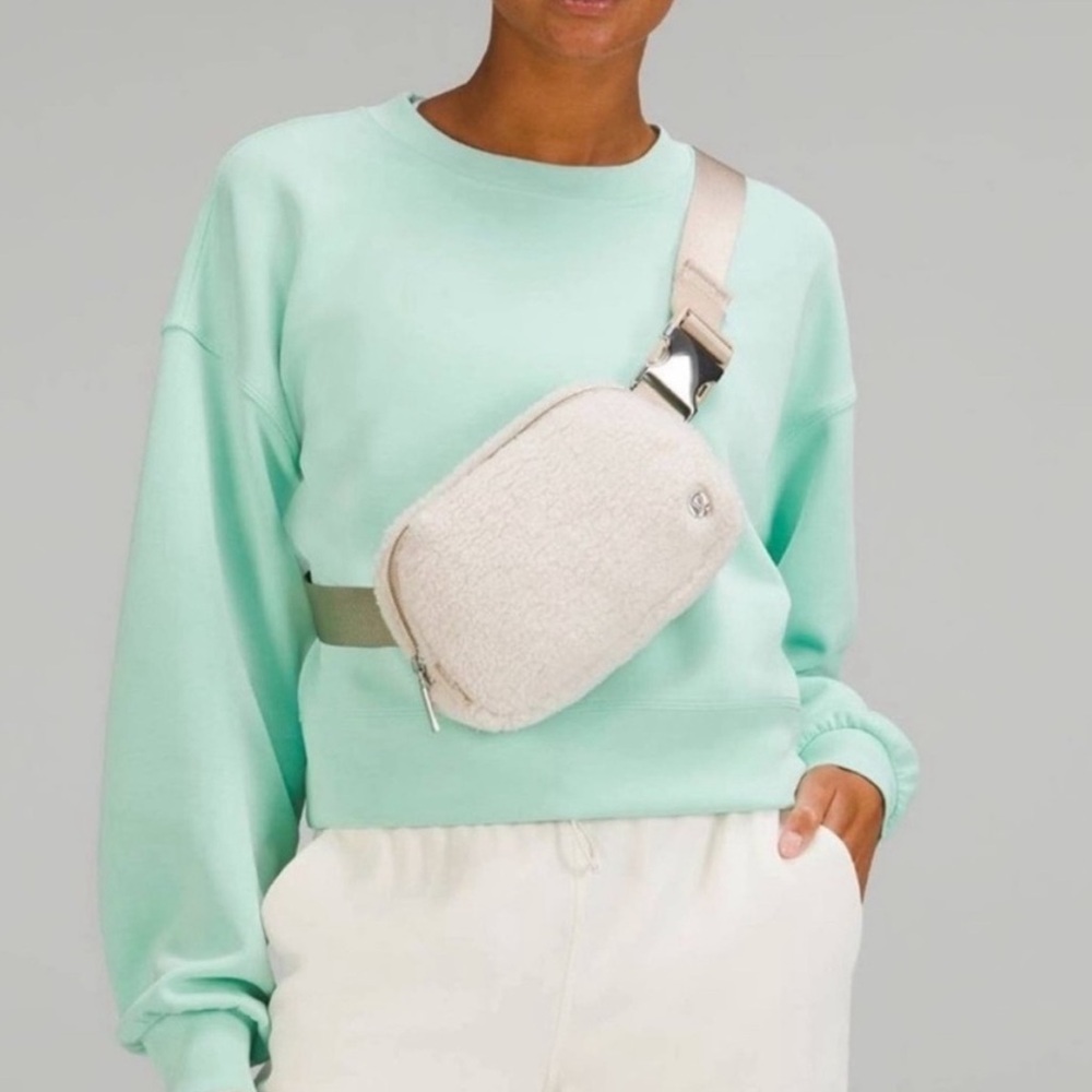 Lululemon everywhere fleece belt bag trench ivory NEW